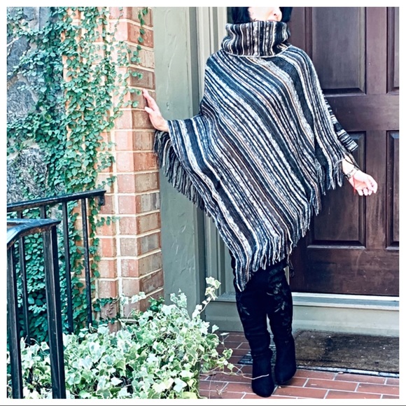 ✨LAST ONE ✨Beautiful multi print poncho - Picture 6 of 8